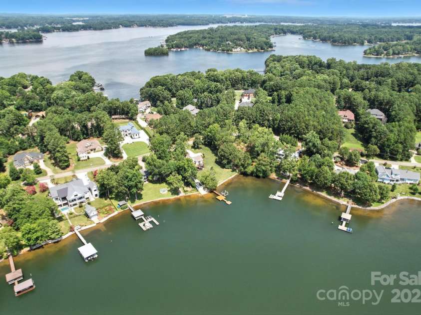 215 Barber Loop, Mooresville, NC 28117.  MLS# CAR4282282, YatesRealty ID 34552. 