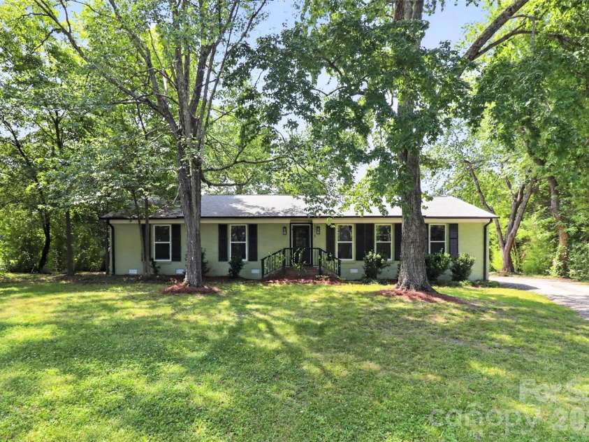 2018 Country Court, Rock Hill, SC 29732.  MLS# CAR4360982, YatesRealty ID 34553. 