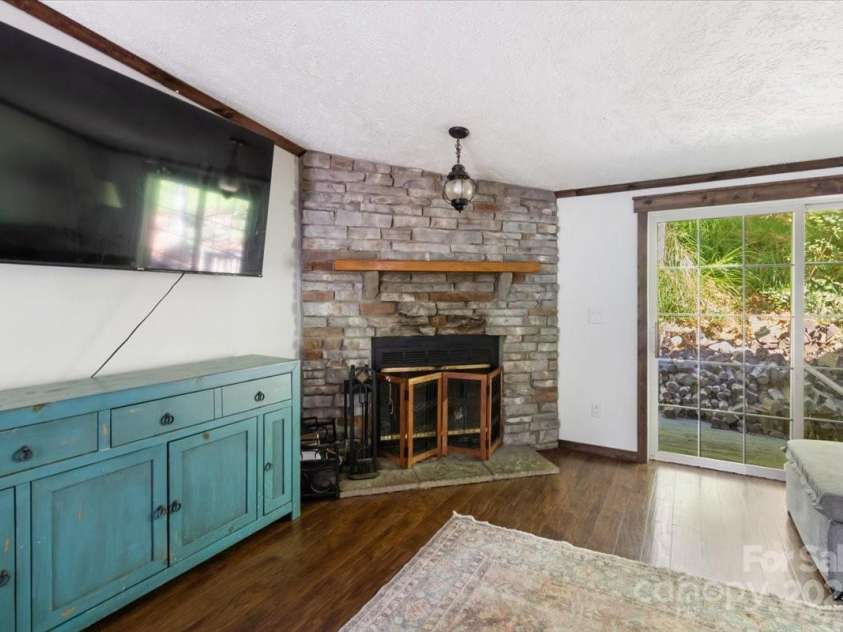 24 Libby Drive, Weaverville, NC 28787.  MLS# CAR4295450, YatesRealty ID 34553. 