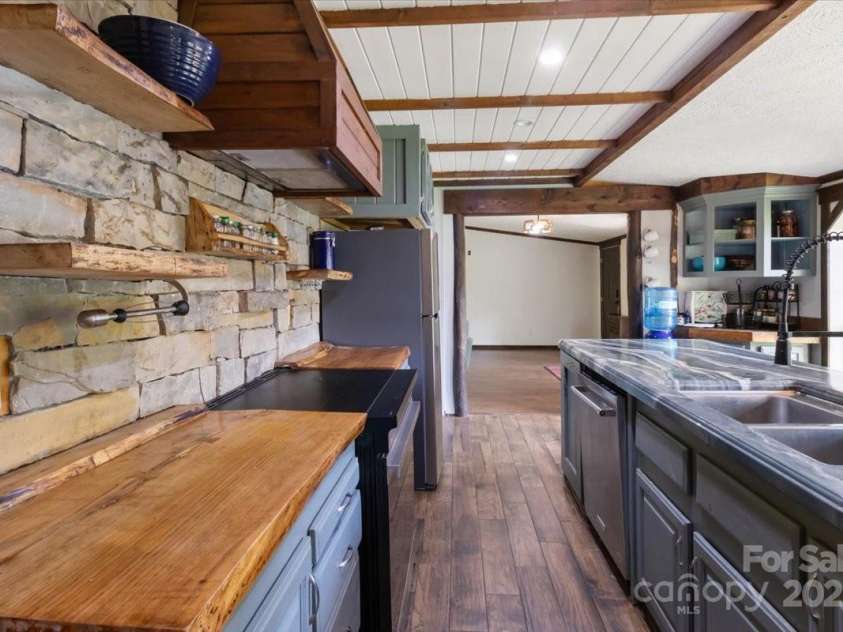 24 Libby Drive, Weaverville, NC 28787.  MLS# CAR4295450, YatesRealty ID 34553. 