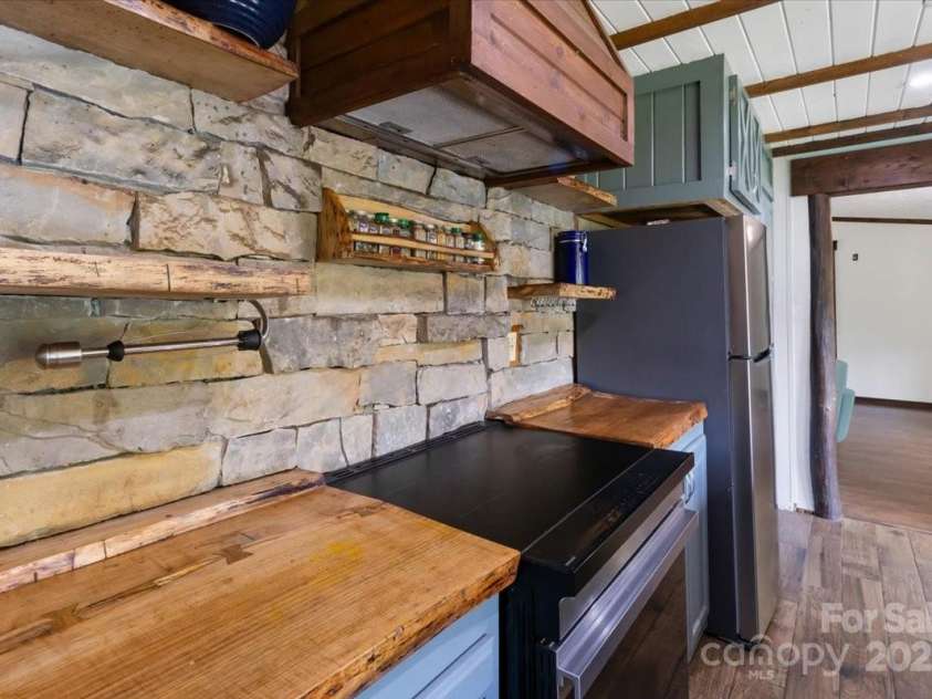 24 Libby Drive, Weaverville, NC 28787.  MLS# CAR4295450, YatesRealty ID 34553. 