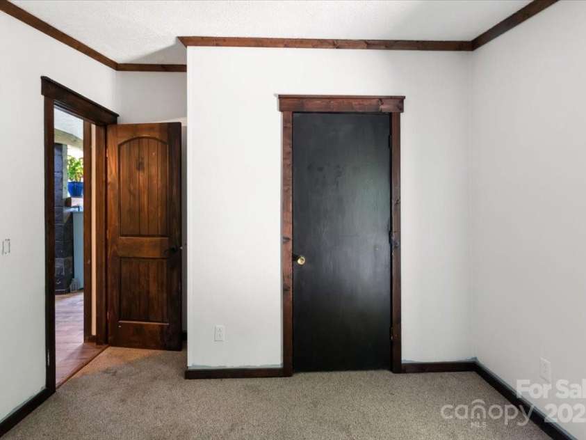 24 Libby Drive, Weaverville, NC 28787.  MLS# CAR4295450, YatesRealty ID 34553. 