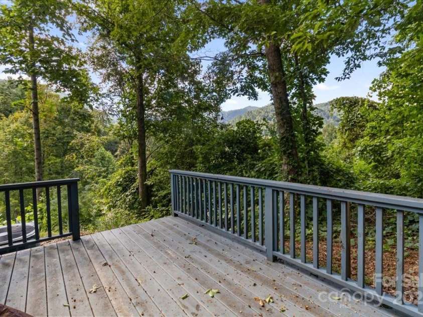 24 Libby Drive, Weaverville, NC 28787.  MLS# CAR4295450, YatesRealty ID 34553. 