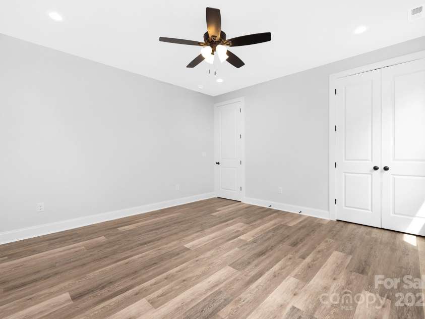 16325 Riverpointe Drive, Charlotte, NC 28278.  MLS# CAR4294871, YatesRealty ID 34554. 