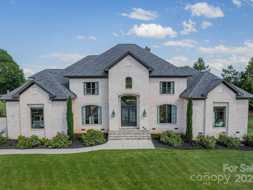 8102 Rolling Fields Road, Charlotte, NC 28227.  MLS# CAR4295868, YatesRealty ID 34555. 