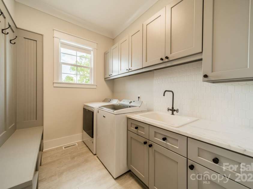 8102 Rolling Fields Road, Charlotte, NC 28227.  MLS# CAR4295868, YatesRealty ID 34555. 