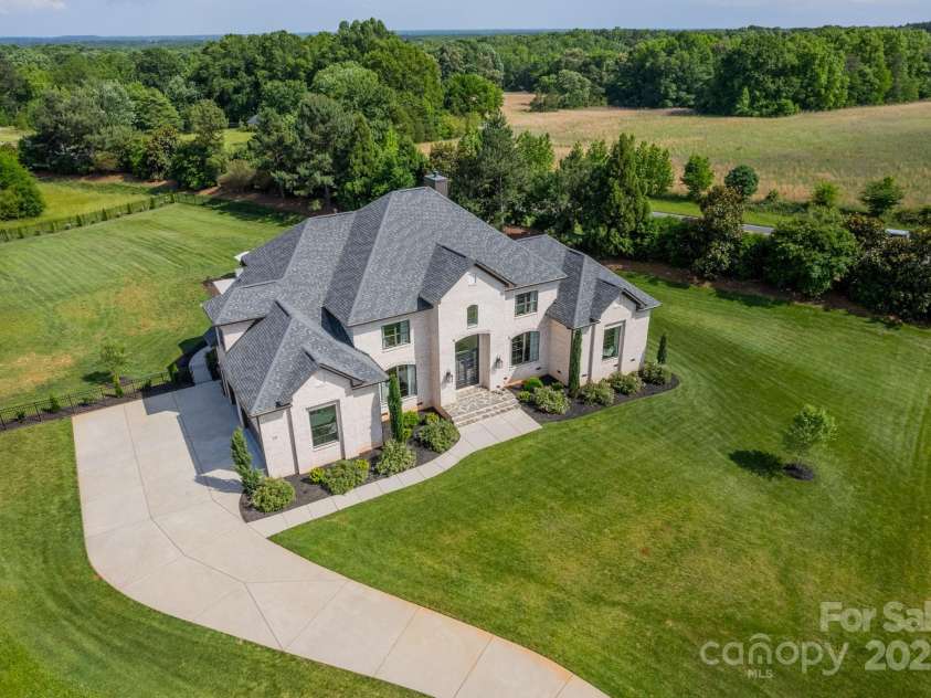 8102 Rolling Fields Road, Charlotte, NC 28227.  MLS# CAR4295868, YatesRealty ID 34555. 