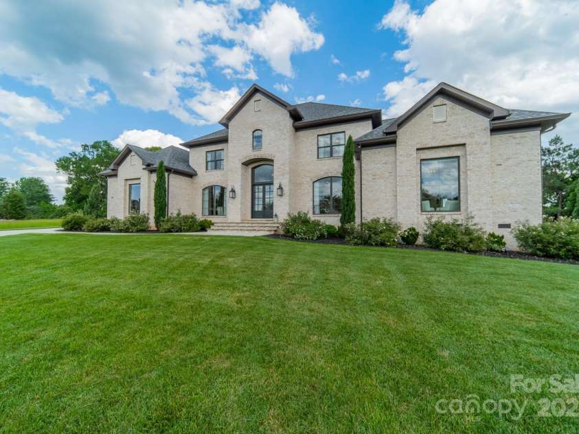 8102 Rolling Fields Road, Charlotte, NC 28227.  MLS# CAR4295868, YatesRealty ID 34555. 