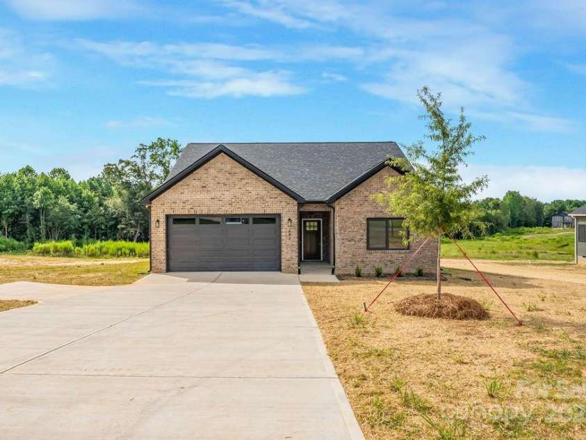 681 Grove Street, Lincolnton, NC 28092.  MLS# CAR4296462, YatesRealty ID 34558. 