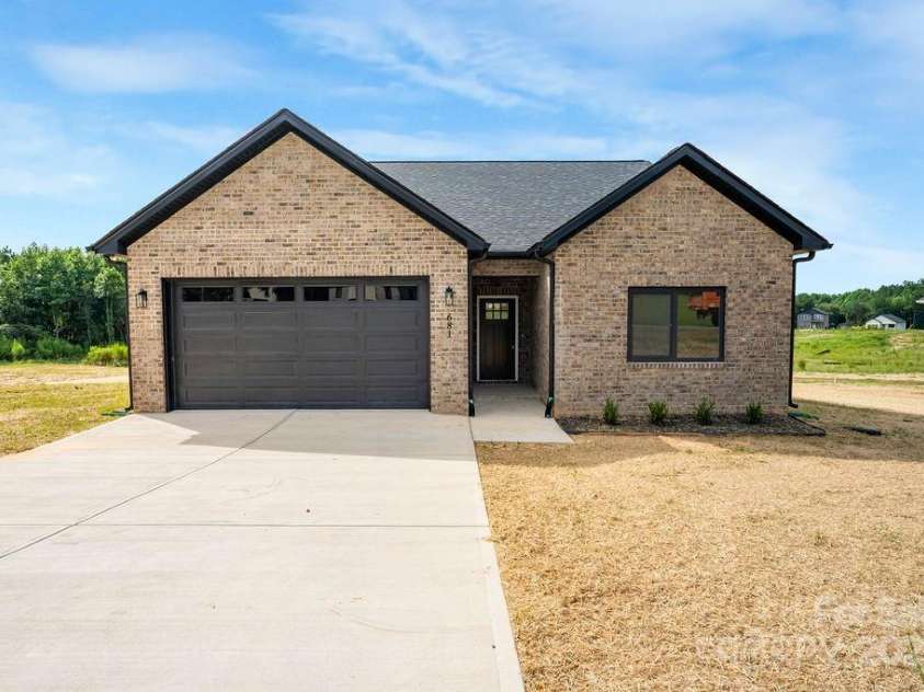 681 Grove Street, Lincolnton, NC 28092.  MLS# CAR4296462, YatesRealty ID 34558. 