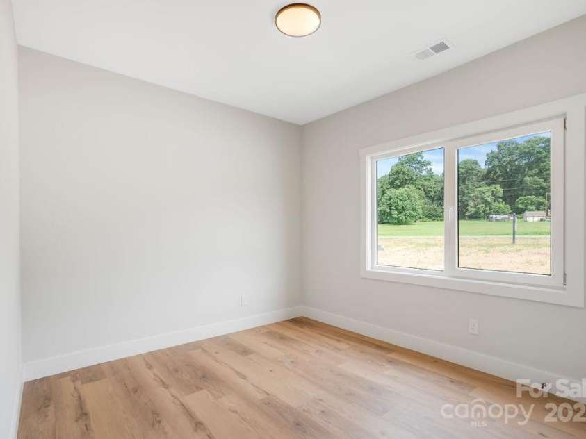 681 Grove Street, Lincolnton, NC 28092.  MLS# CAR4296462, YatesRealty ID 34558. 