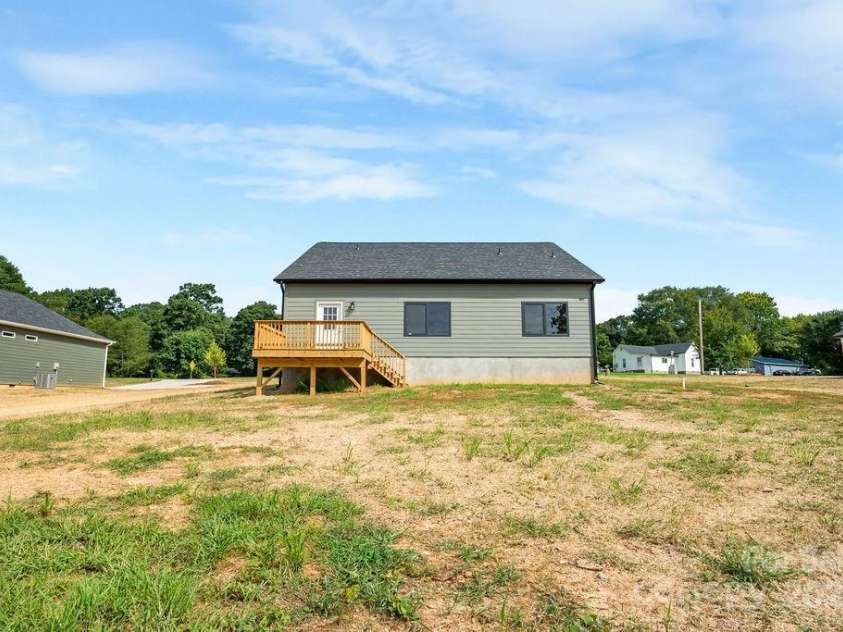 681 Grove Street, Lincolnton, NC 28092.  MLS# CAR4296462, YatesRealty ID 34558. 