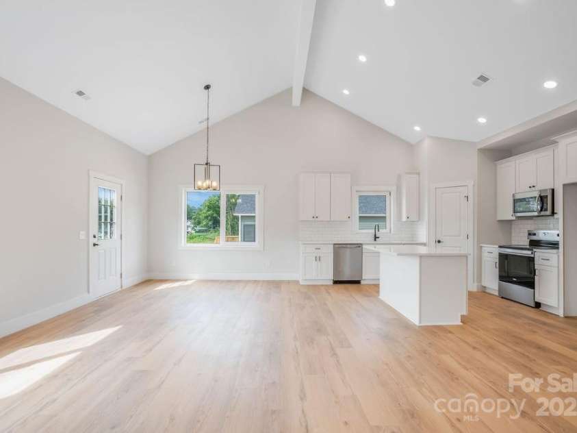 681 Grove Street, Lincolnton, NC 28092.  MLS# CAR4331953, YatesRealty ID 34558. 