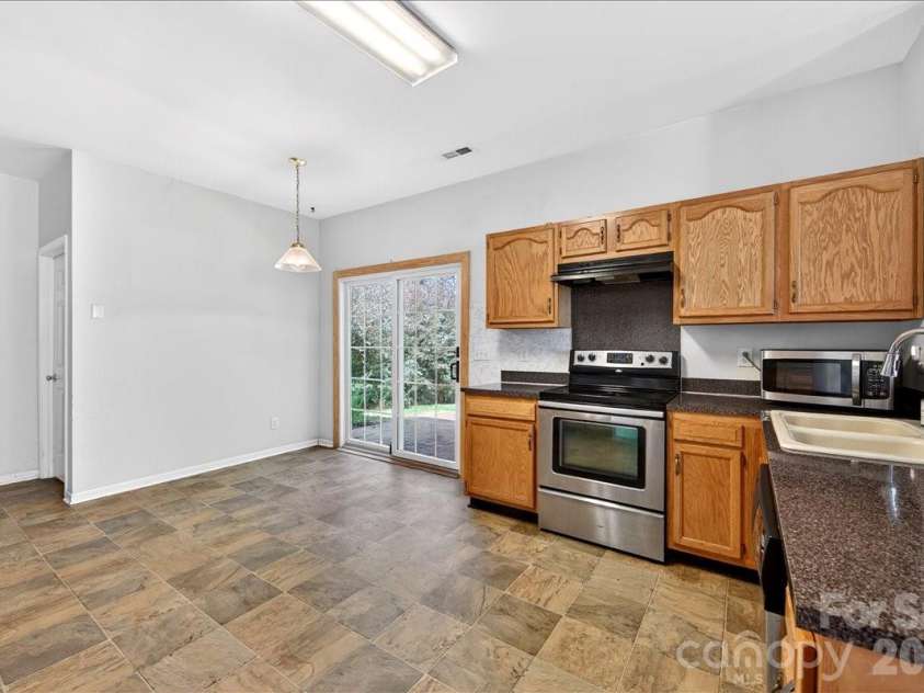 9200 Royal Highlands Court, Charlotte, NC 28277.  MLS# CAR4381895, YatesRealty ID 34558. Kitchen