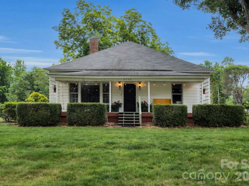 2103 Thomas Avenue, Newton, NC 28658.  MLS# CAR4395198, YatesRealty ID 34559. 