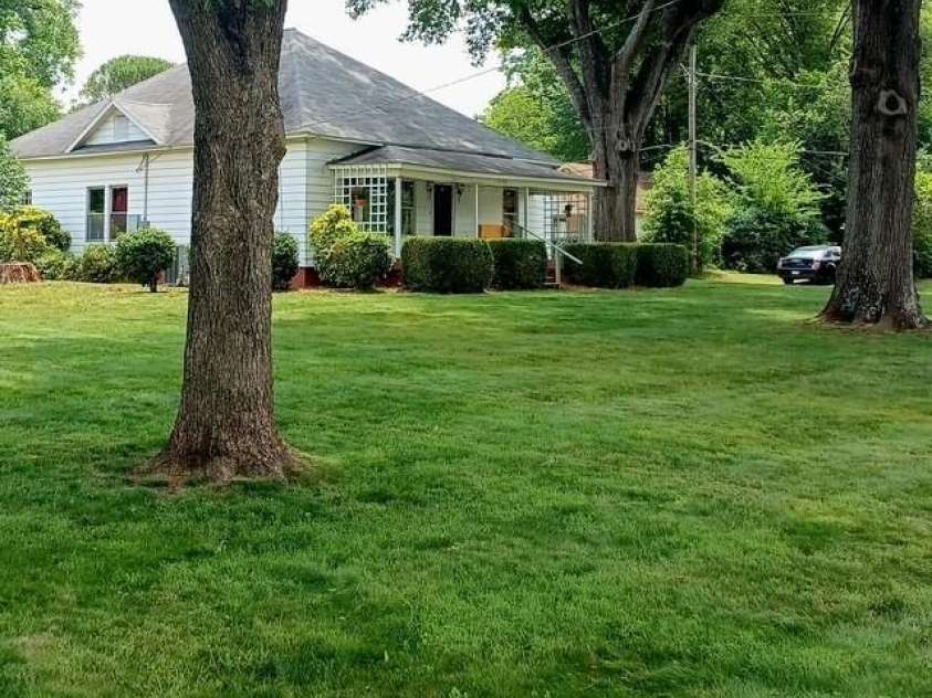 2103 Thomas Avenue, Newton, NC 28658.  MLS# CAR4395198, YatesRealty ID 34559. 