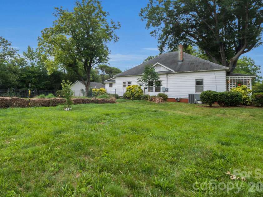 2103 Thomas Avenue, Newton, NC 28658.  MLS# CAR4395198, YatesRealty ID 34559. 