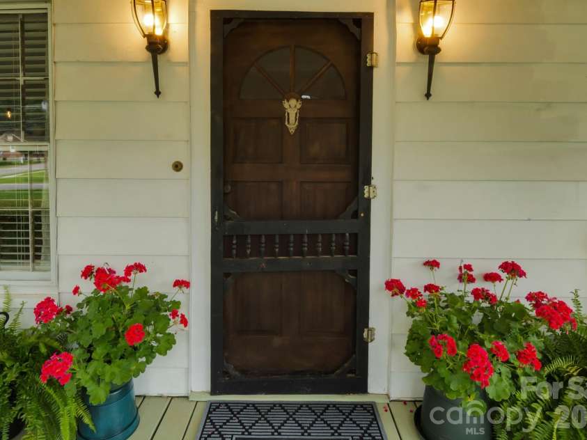 2103 Thomas Avenue, Newton, NC 28658.  MLS# CAR4395198, YatesRealty ID 34559. 