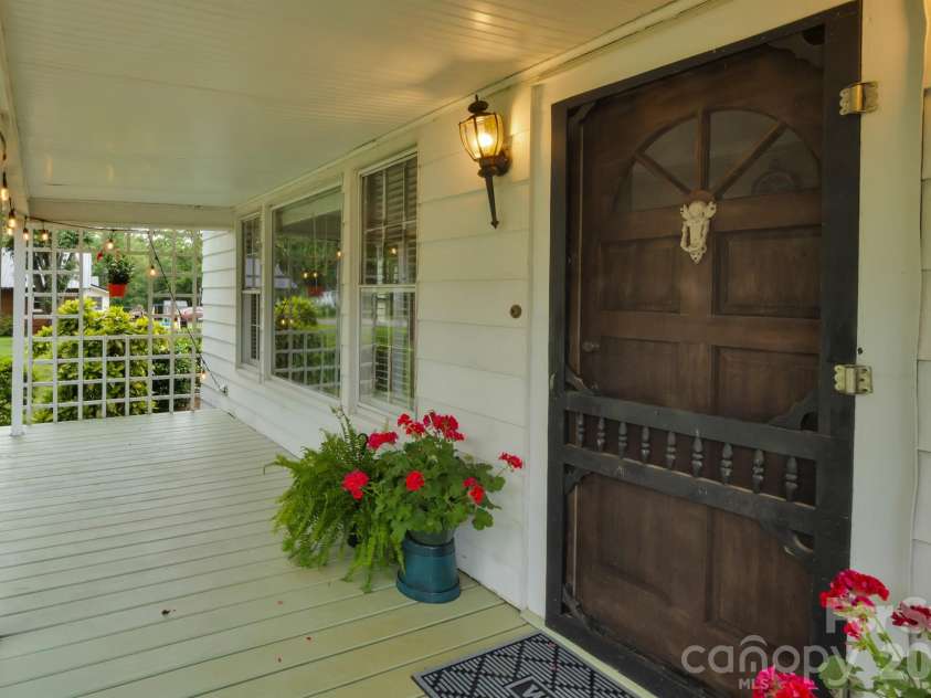 2103 Thomas Avenue, Newton, NC 28658.  MLS# CAR4395198, YatesRealty ID 34559. 
