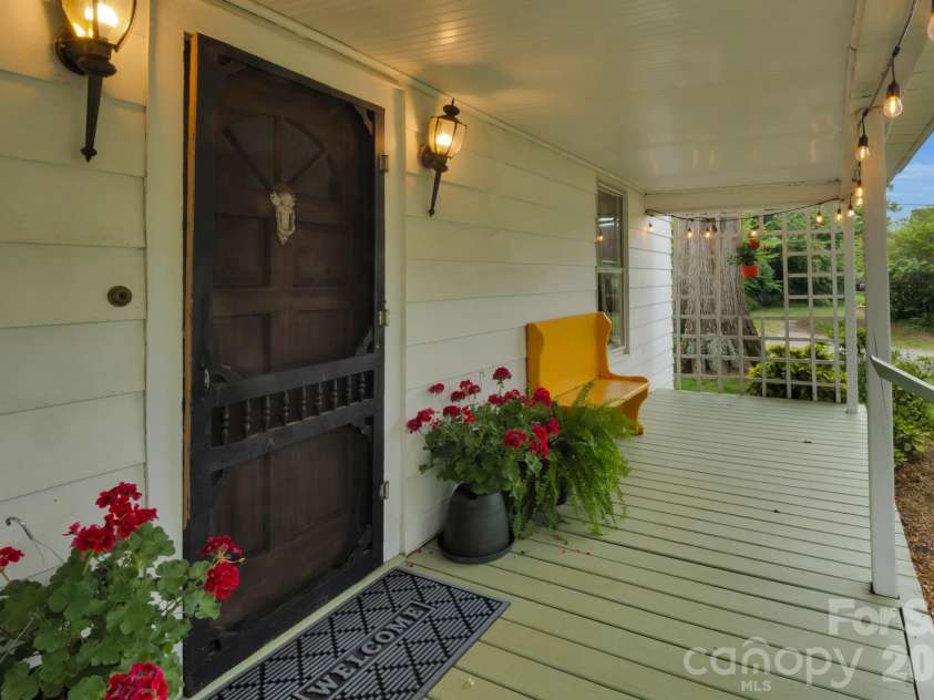2103 Thomas Avenue, Newton, NC 28658.  MLS# CAR4395198, YatesRealty ID 34559. 
