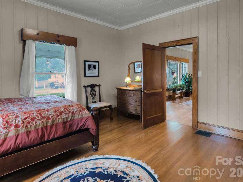 2103 Thomas Avenue, Newton, NC 28658.  MLS# CAR4395198, YatesRealty ID 34559. 