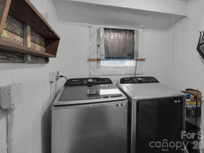 2103 Thomas Avenue, Newton, NC 28658.  MLS# CAR4395198, YatesRealty ID 34559. 