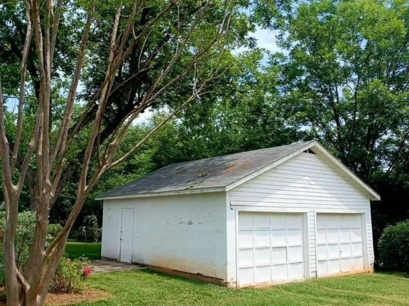 2103 Thomas Avenue, Newton, NC 28658.  MLS# CAR4395198, YatesRealty ID 34559. 
