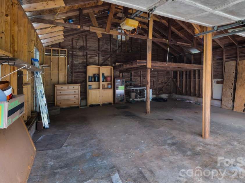 2103 Thomas Avenue, Newton, NC 28658.  MLS# CAR4395198, YatesRealty ID 34559. 
