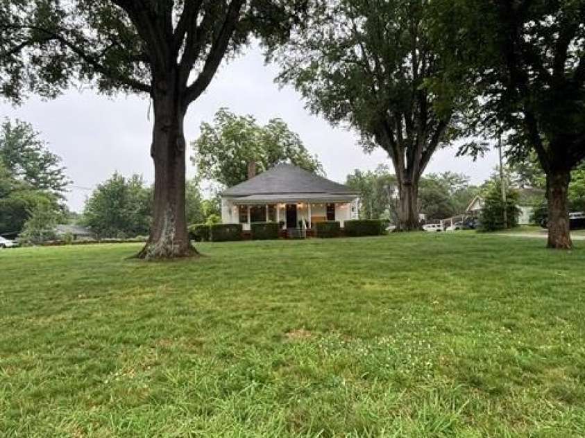 2103 Thomas Avenue, Newton, NC 28658.  MLS# CAR4395198, YatesRealty ID 34559. 