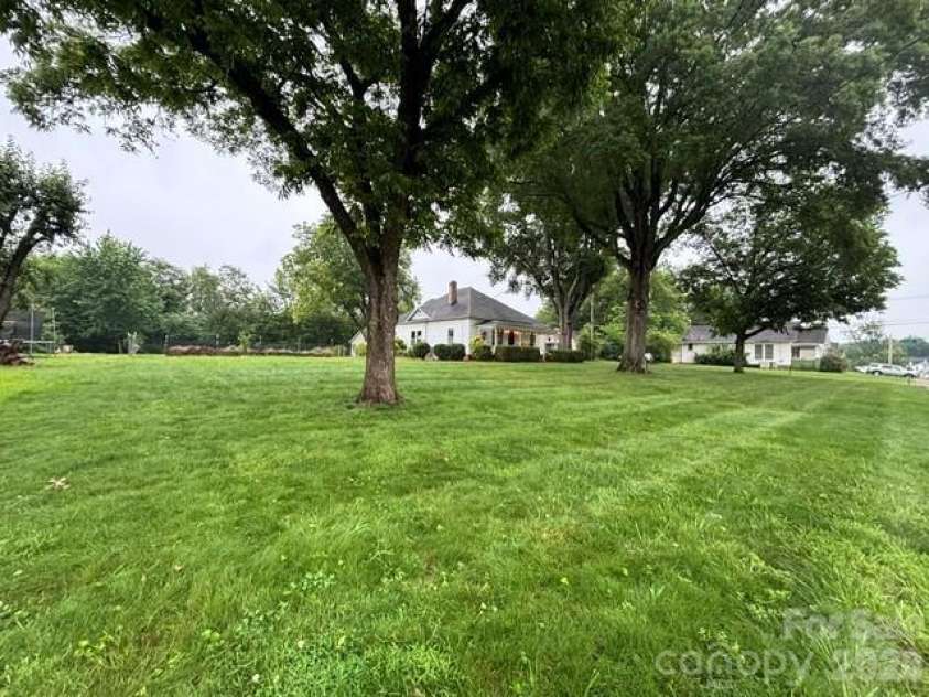 2103 Thomas Avenue, Newton, NC 28658.  MLS# CAR4395198, YatesRealty ID 34559. 