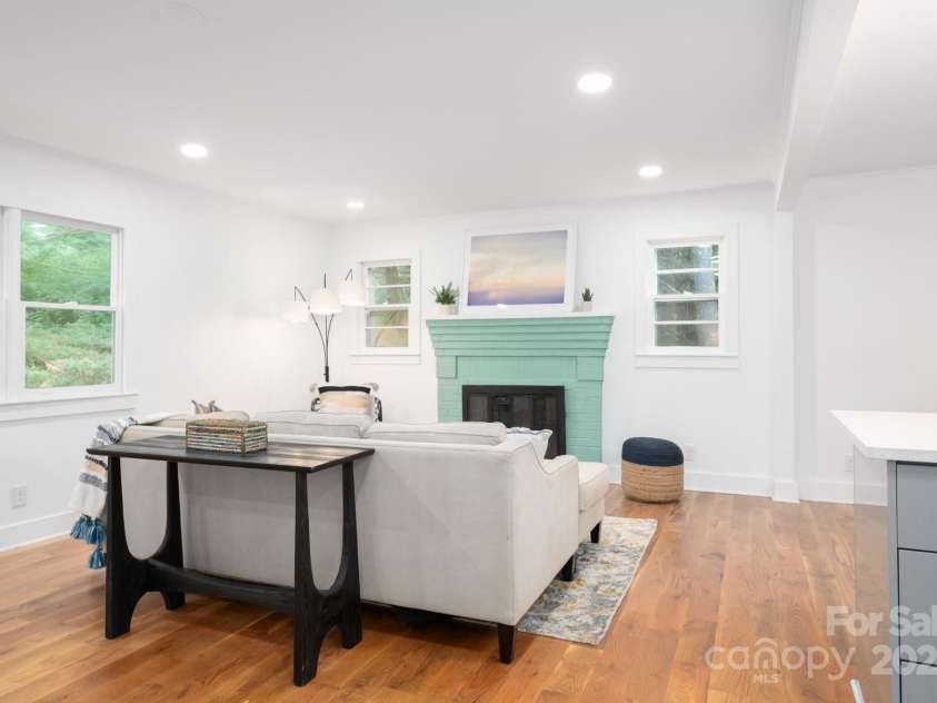 15 Yvonne Lane, Asheville, NC 28803.  MLS# CAR4198870, YatesRealty ID 3456. Crown Molding and Gleaming Hardwood Floors