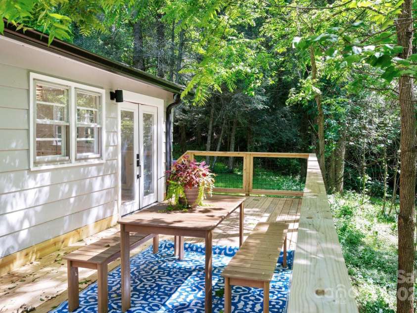 15 Yvonne Lane, Asheville, NC 28803.  MLS# CAR4198870, YatesRealty ID 3456. Perfect for Al-Fresco DIning