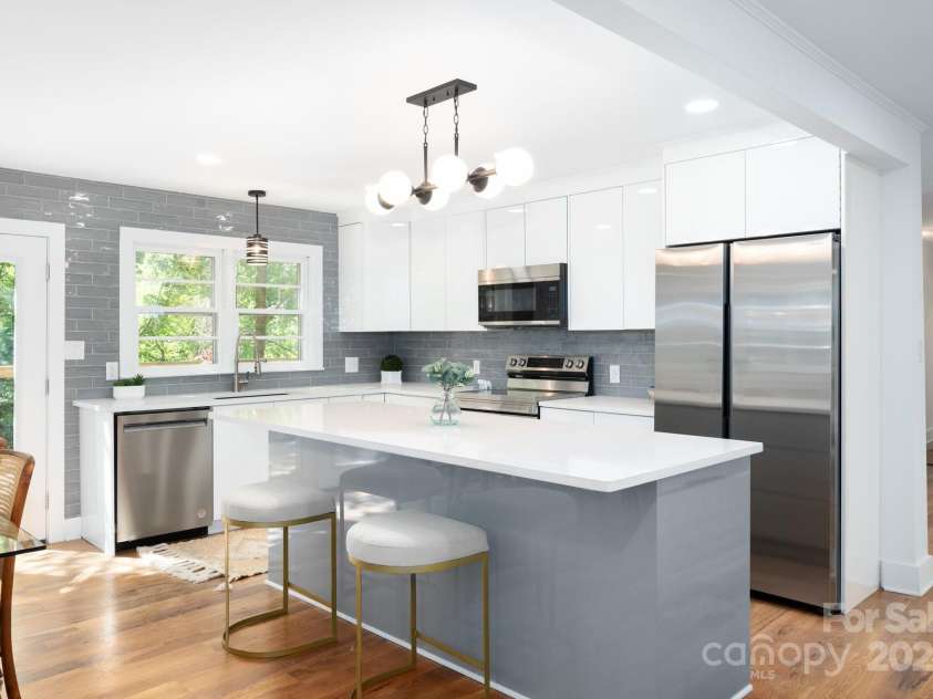 15 Yvonne Lane, Asheville, NC 28803.  MLS# CAR4198870, YatesRealty ID 3456. Sparkling Kitchen Features Quartz and Stainless Steel