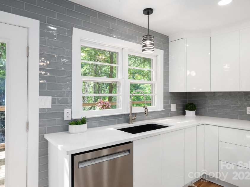 15 Yvonne Lane, Asheville, NC 28803.  MLS# CAR4198870, YatesRealty ID 3456. Subway-Tile Backsplash and Accent Wall and Modern FIxtures