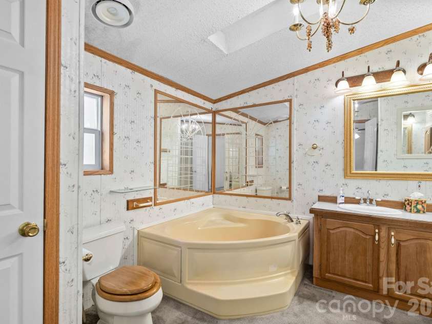 133 Spivey Mountain Road, Asheville, NC 28806.  MLS# CAR4394691, YatesRealty ID 34560. Primaries full bath