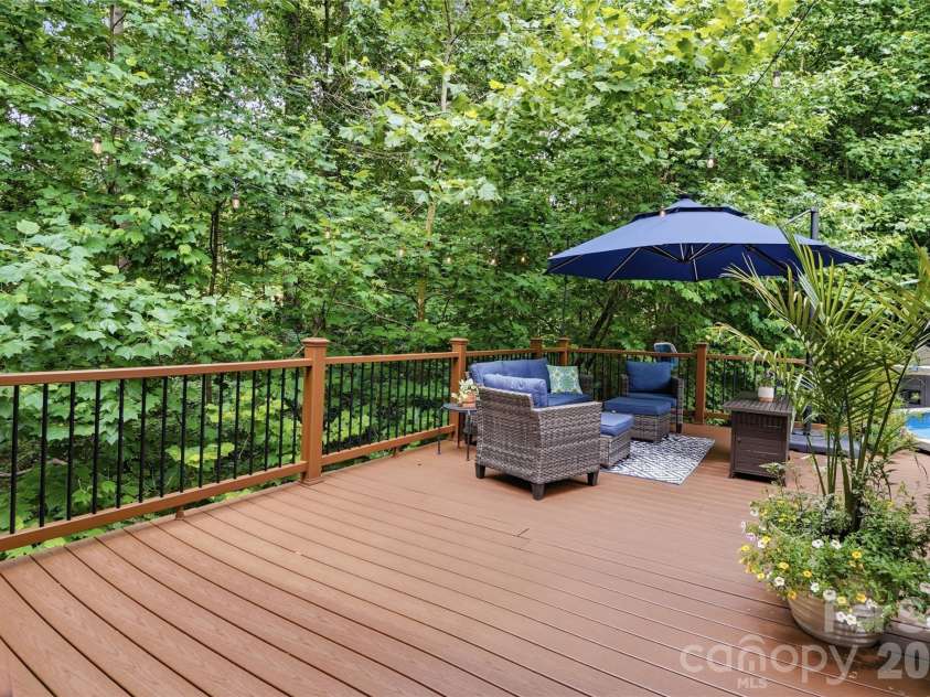 393 Wellridge Drive, Fort Mill, SC 29708.  MLS# CAR4395271, YatesRealty ID 34561. Entertaining Deck