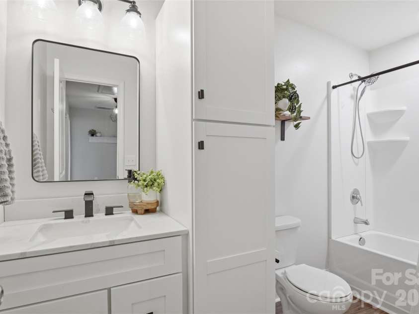 393 Wellridge Drive, Fort Mill, SC 29708.  MLS# CAR4395271, YatesRealty ID 34561. Full Bathroom UP