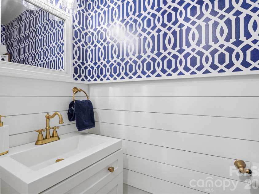 393 Wellridge Drive, Fort Mill, SC 29708.  MLS# CAR4395271, YatesRealty ID 34561. Updated Half Bath Down