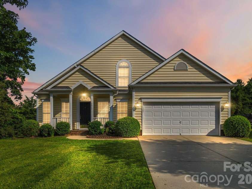 2017 Legend Creek Lane, Charlotte, NC 28227.  MLS# CAR4394554, YatesRealty ID 34563. 