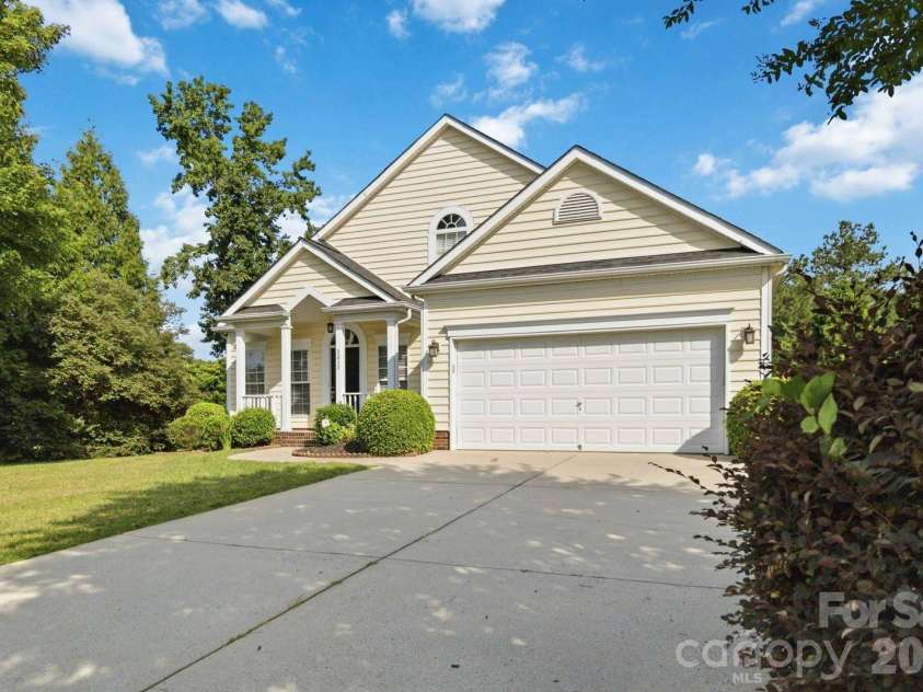 2017 Legend Creek Lane, Charlotte, NC 28227.  MLS# CAR4394554, YatesRealty ID 34563. 