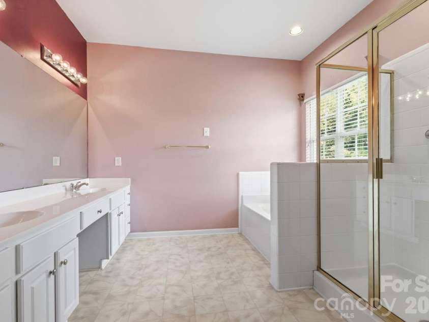 2017 Legend Creek Lane, Charlotte, NC 28227.  MLS# CAR4394554, YatesRealty ID 34563. 