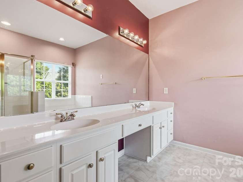 2017 Legend Creek Lane, Charlotte, NC 28227.  MLS# CAR4394554, YatesRealty ID 34563. 