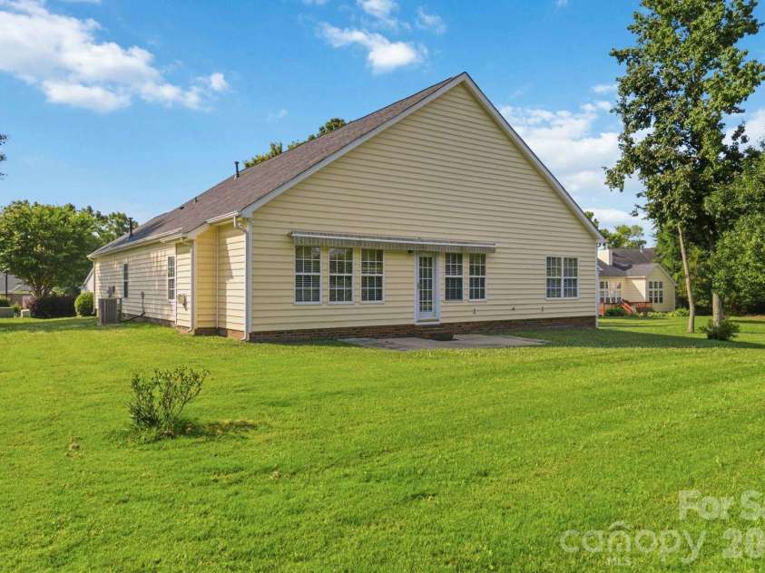 2017 Legend Creek Lane, Charlotte, NC 28227.  MLS# CAR4394554, YatesRealty ID 34563. 
