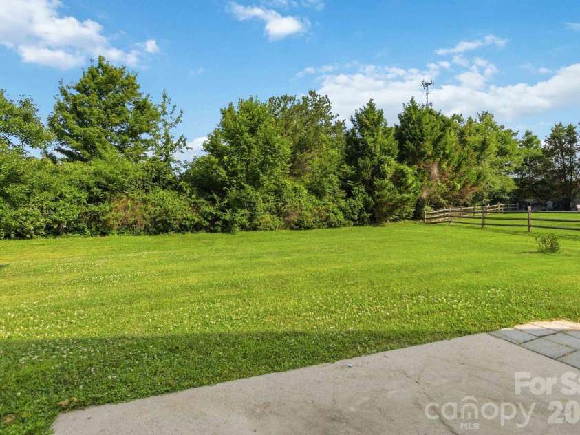 2017 Legend Creek Lane, Charlotte, NC 28227.  MLS# CAR4394554, YatesRealty ID 34563. 
