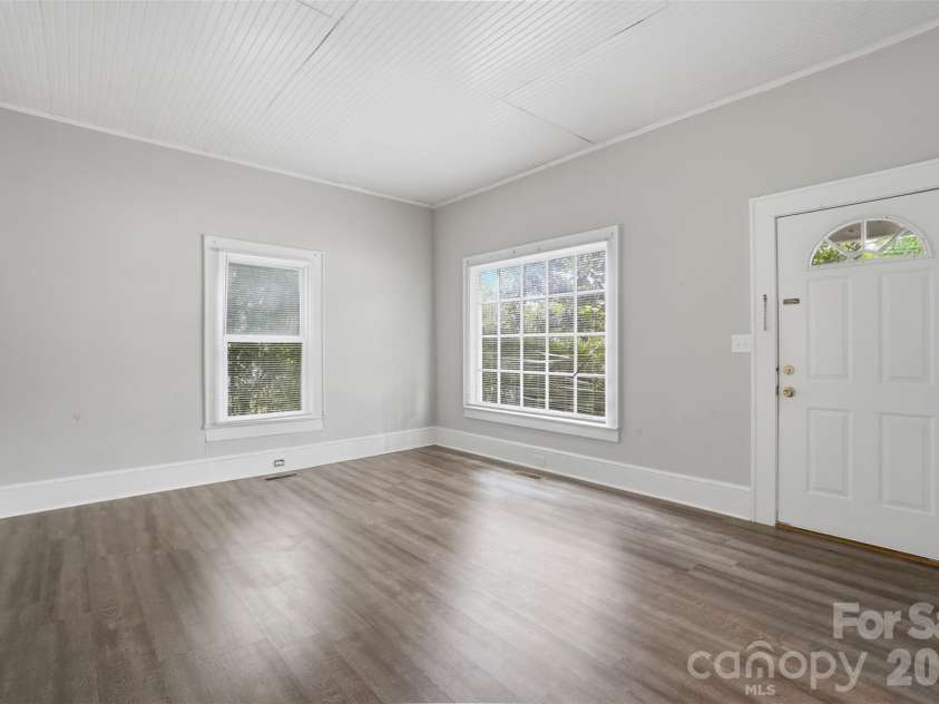 322 Willow Street, Gastonia, NC 28054.  MLS# CAR4397563, YatesRealty ID 34564. 