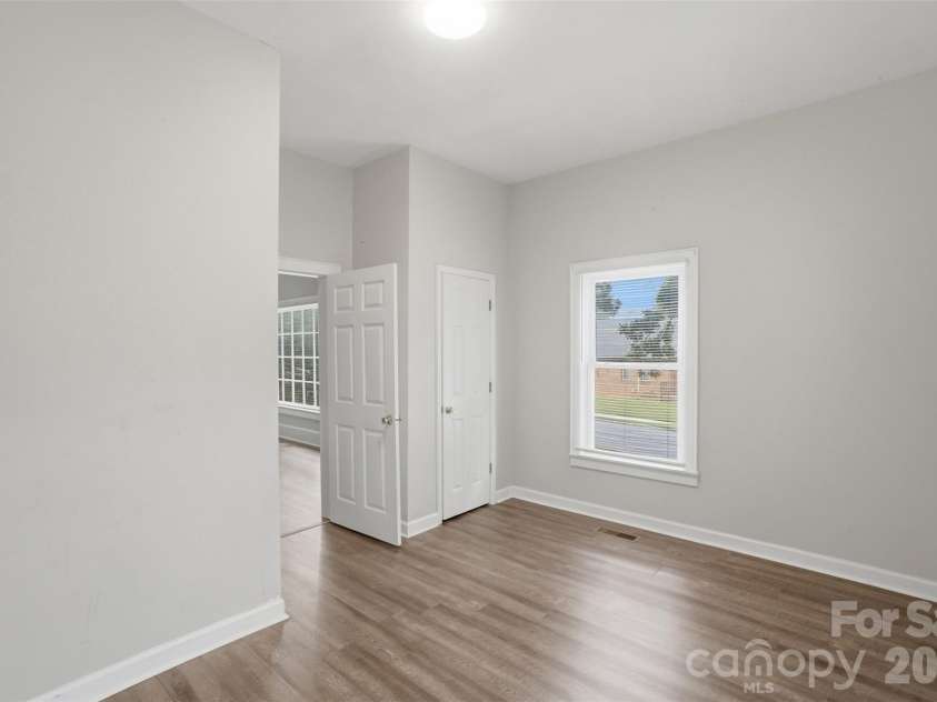 322 Willow Street, Gastonia, NC 28054.  MLS# CAR4397563, YatesRealty ID 34564. 