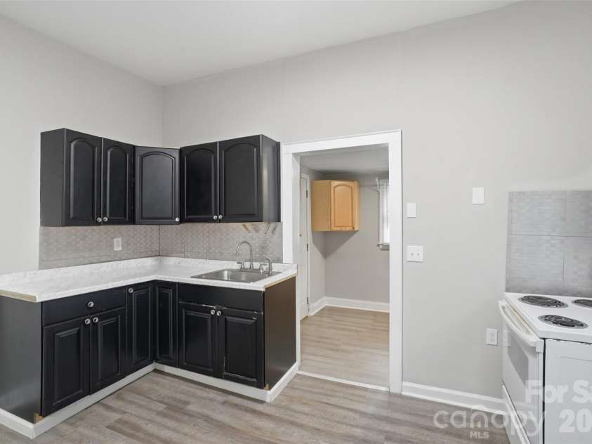 322 Willow Street, Gastonia, NC 28054.  MLS# CAR4397563, YatesRealty ID 34564. 