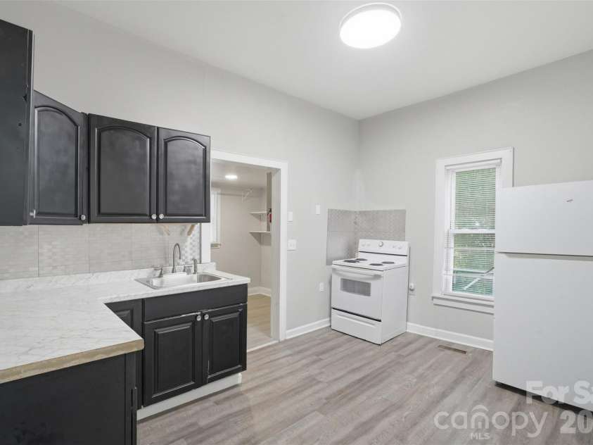 322 Willow Street, Gastonia, NC 28054.  MLS# CAR4397563, YatesRealty ID 34564. 