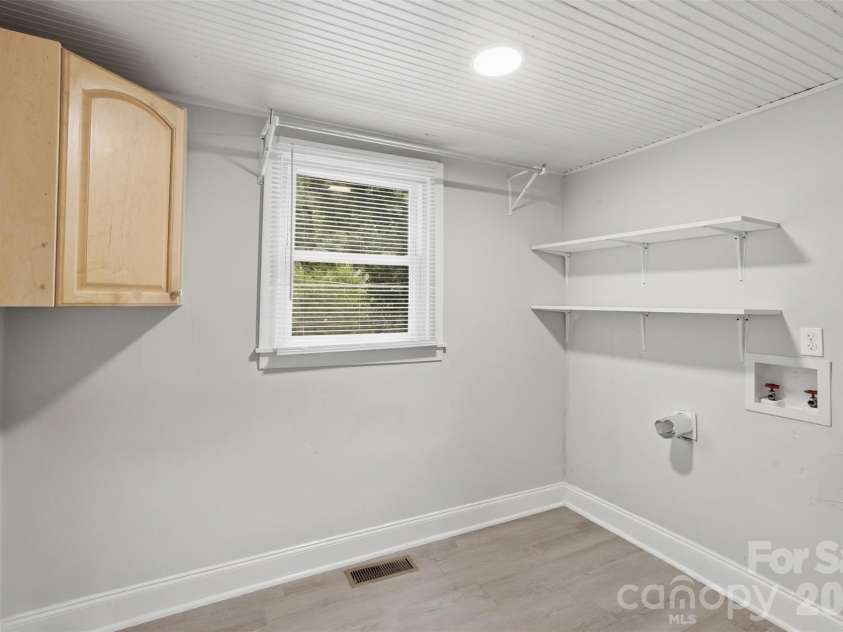 322 Willow Street, Gastonia, NC 28054.  MLS# CAR4397563, YatesRealty ID 34564. 