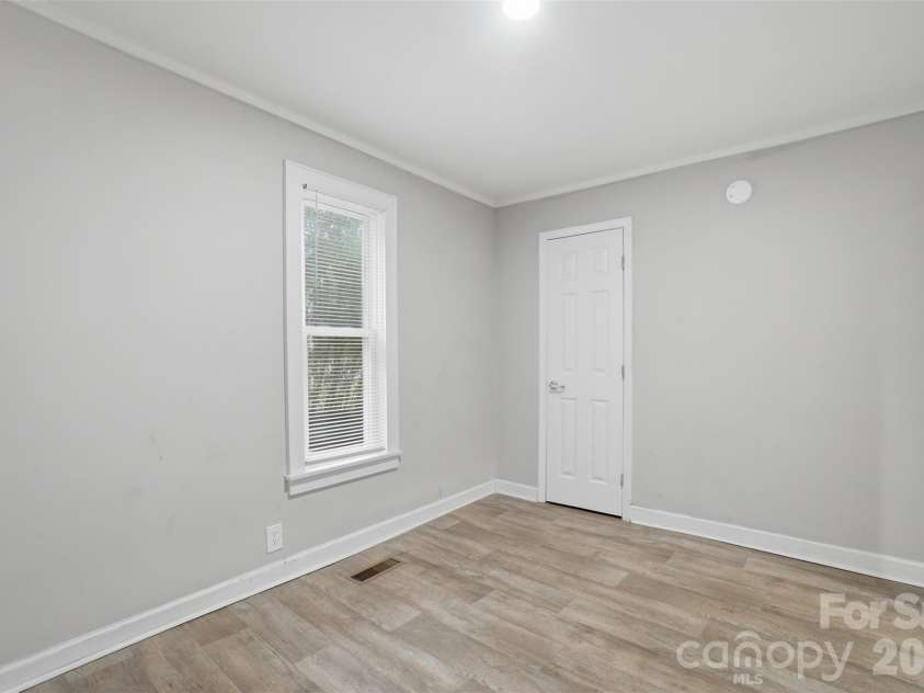 322 Willow Street, Gastonia, NC 28054.  MLS# CAR4397563, YatesRealty ID 34564. 